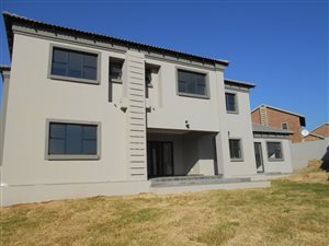 4 Bed House in Monavoni