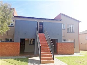2 Bed Townhouse in Ruimsig