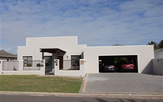 4 Bedroom House in Blouberg Rise