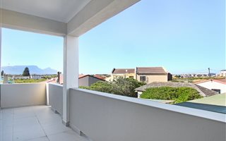 2 Bedroom Apartment in Muizenberg