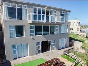 9 Bedroom House in Waterfront