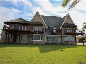 30.5 ha Farm in Cove Rock