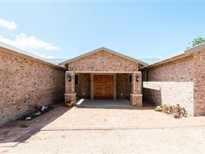 3 Bed House in Stilbaai