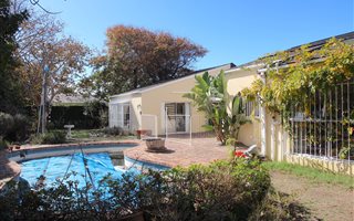 5 Bedroom House in Constantia