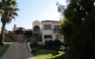 5 Bedroom House in Rietvalleirand