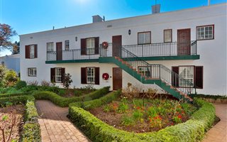 1 Bedroom Apartment in Saxonwold