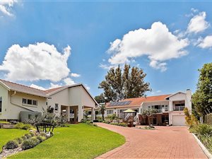 3 Bed House in Craighall Park