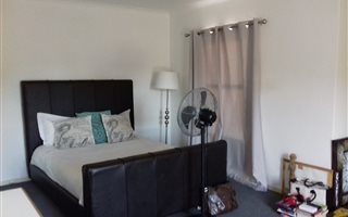 Bachelor apartment in Claremont
