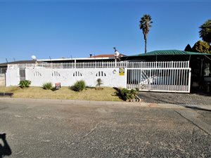 4 Bed House in South Hills