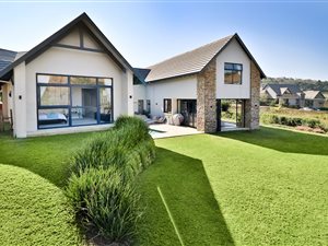 5 Bed House in Cotswold Downs Estate