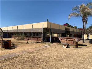 977 m² Industrial space in Rosslyn