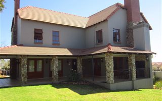 4 Bedroom House in Country View Estate