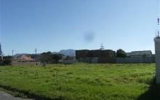 892 m² Land available in Ottery