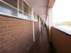 2 Bed Apartment in Alberton