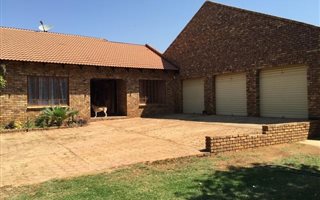 4.2 ha Farm in Rietfontein