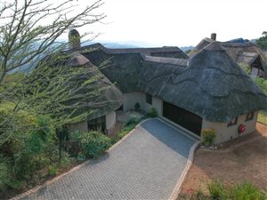 3 Bed House in Phezulu