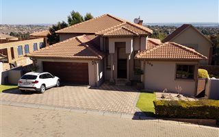 4 Bedroom Cluster in Rietvalleirand