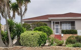 3 Bedroom House in Newton Park
