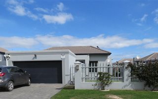 3 Bedroom House in Burgundy Estate