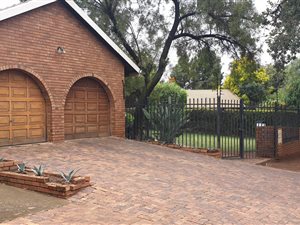 3 Bed House in Heuweloord
