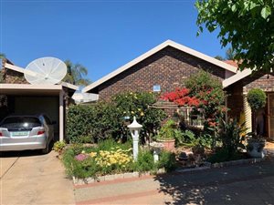 3 Bed House in Roylglen Gardens