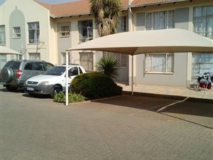3 Bed Townhouse in Die Hoewes