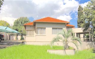 1257 m² Office Space in Greenside East