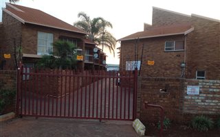3 Bedroom Duplex in Wierda Park