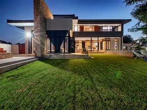 5 Bed House in Lombardy Estate