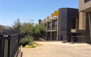 1000 m² Commercial space in Jet Park