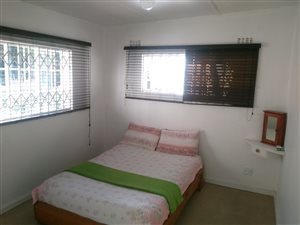 1 Bed Garden Cottage in Bordeaux
