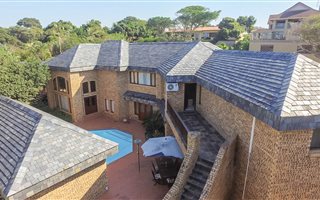 8 Bedroom House in Umtentweni