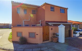 7 Bedroom House in Mitchells Plain