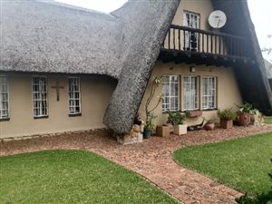6 Bed House in Dersley