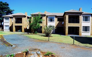 3 Bedroom Apartment in Lyttelton Manor