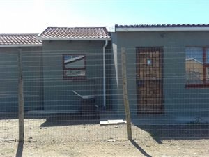 2 Bedroom House in Soweto On Sea