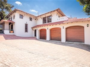 4 Bed House in Groenkloof