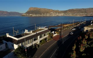 4 Bedroom House in Kalk Bay