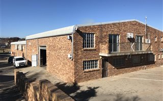450 m² Industrial space in Kosmosdal