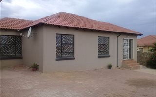 3 Bedroom House in Cosmo City