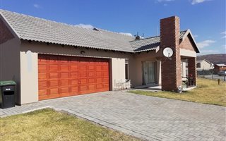 3 Bedroom Townhouse in Waterkloof