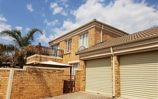 3 Bedroom Apartment in Honeydew Ridge
