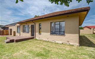 3 Bedroom House in Sherwood Gardens