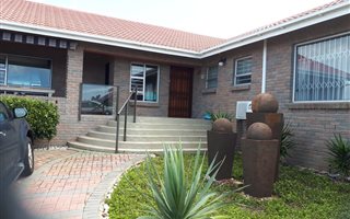 3 Bedroom House in Dana Bay