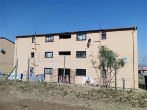 2 Bed Flat in Longcroft