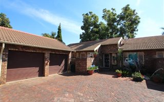 2 Bedroom Simplex in Pierre van Ryneveld