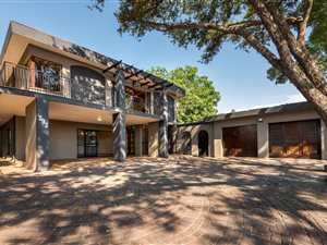 7 Bed House in Waterkloof Ridge