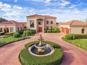 4 Bed House in Mooikloof Equestrian Estate