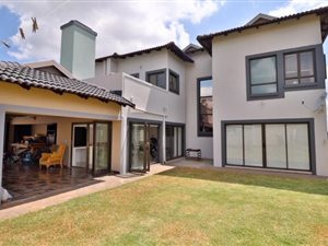 5 Bed Duplex in Mooikloof Equestrian Estate