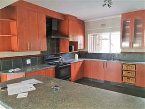 6 Bed House in Robin Park